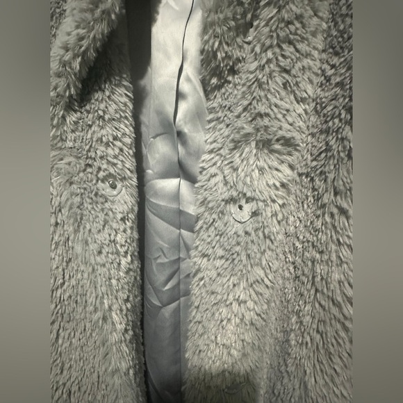 Kenneth Cole Cozy Gray Faux Fur Jacket size M - Picture 8 of 11